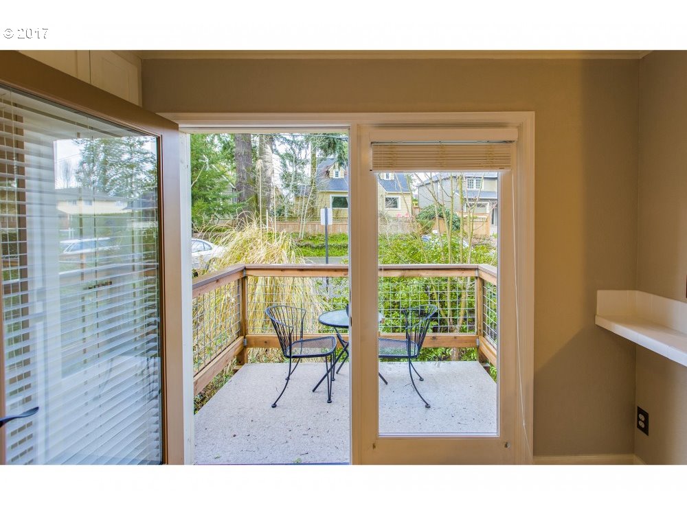 234 Ridgeway Road, Unit 16D Lake Oswego, OR 97034 - Photo 4 of 20 Gallery Image 4