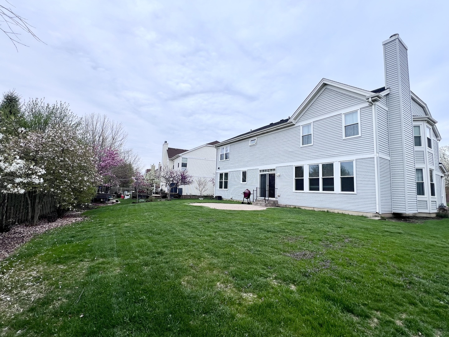 407 Post Oak Circle West Chicago, IL 60185 - Photo 22 of 23 a house view with a garden space