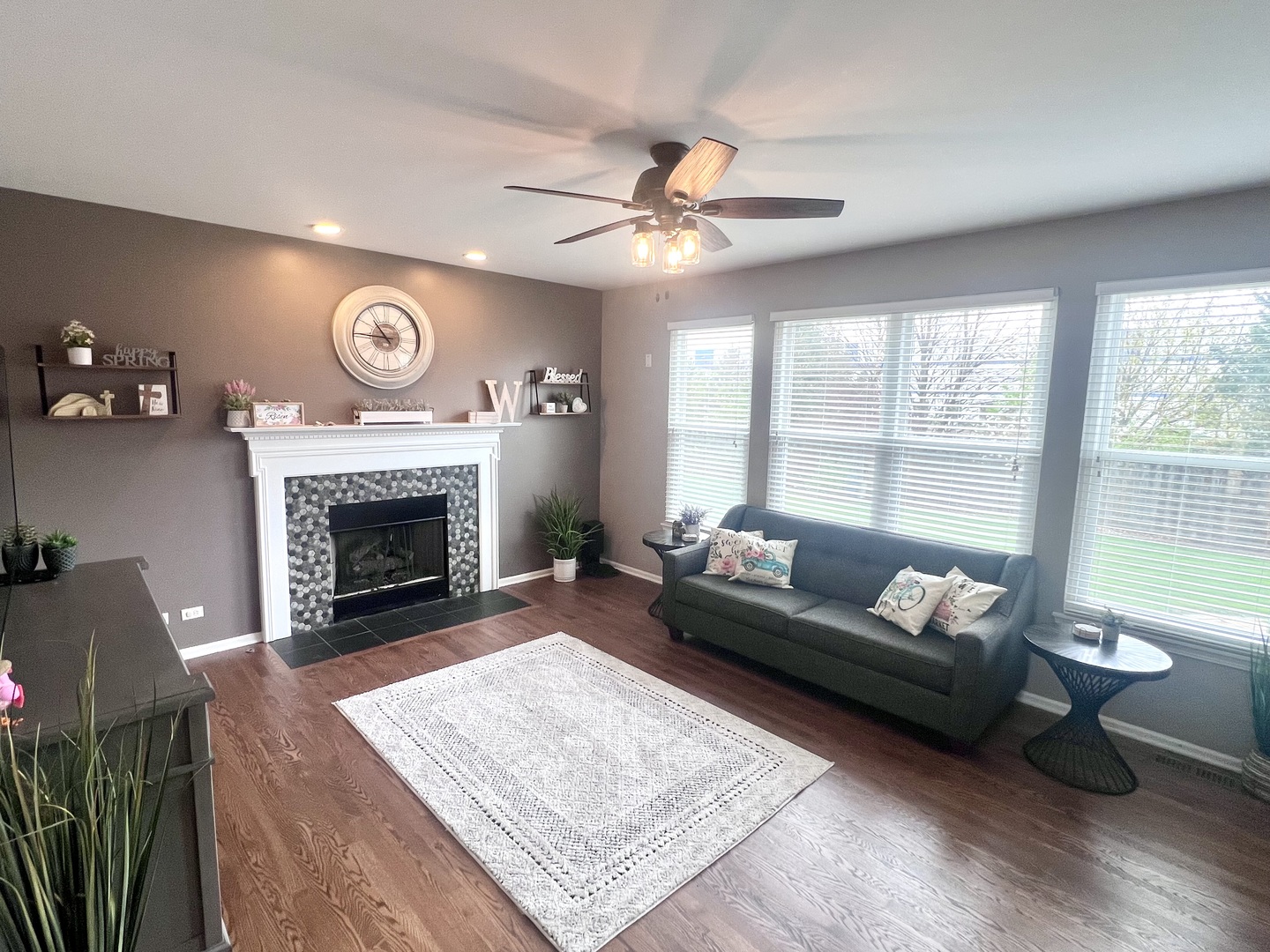 407 Post Oak Circle West Chicago, IL 60185 - Photo 4 of 23 a living room with furniture and a fireplace