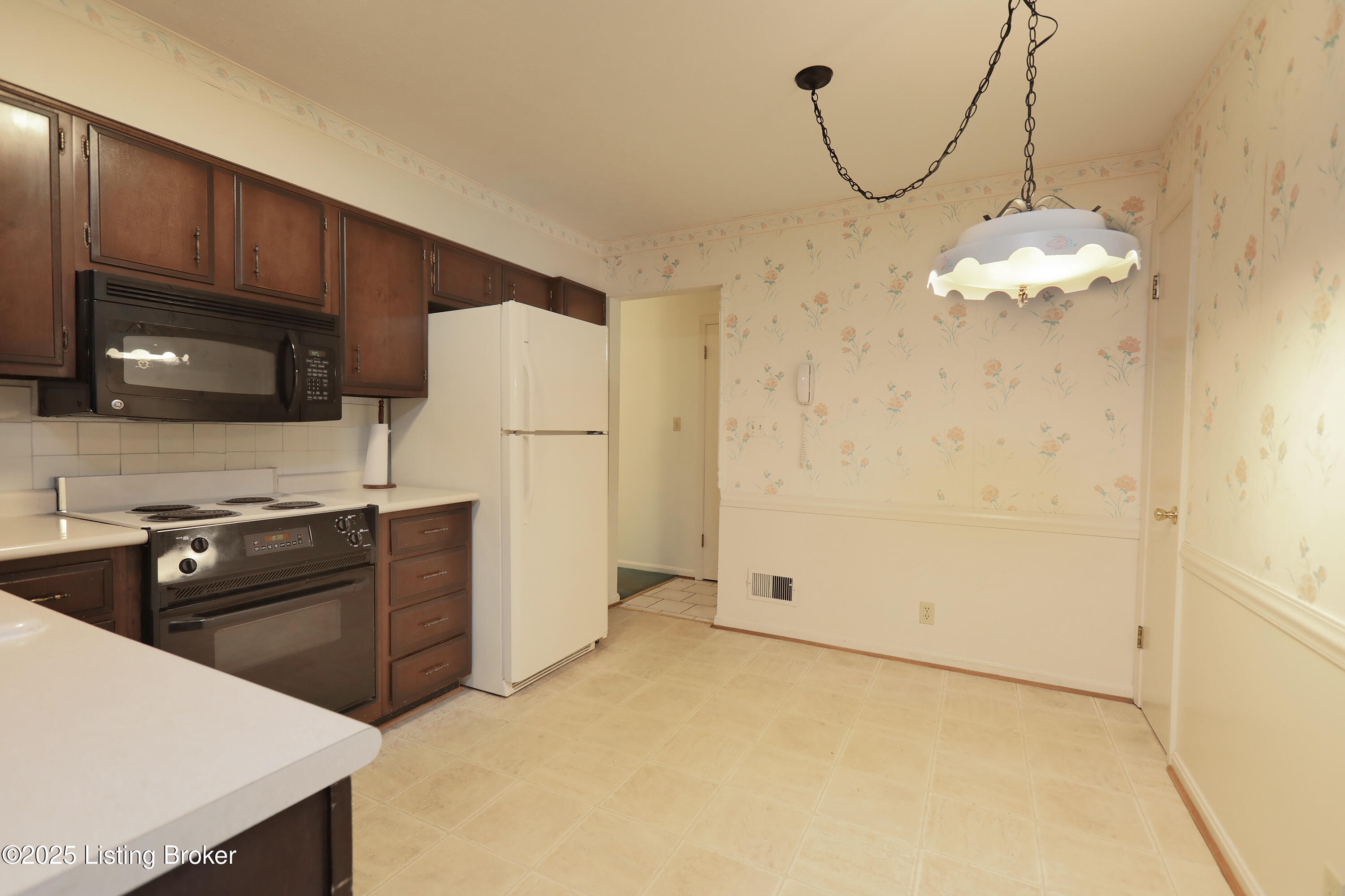 1905 Hollen Road Louisville, KY 40222 - Photo 9 of 47 1905_Hollen_10