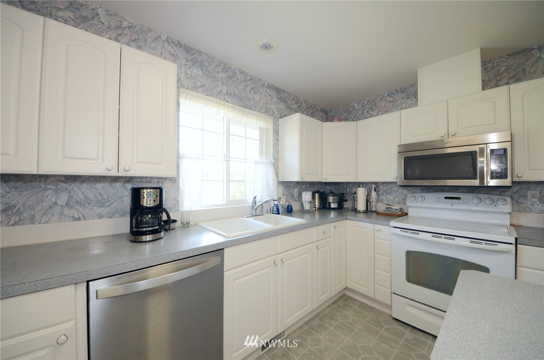 9611 185th Avenue Southwest Rochester, WA 98579 - Photo 6 of 39
