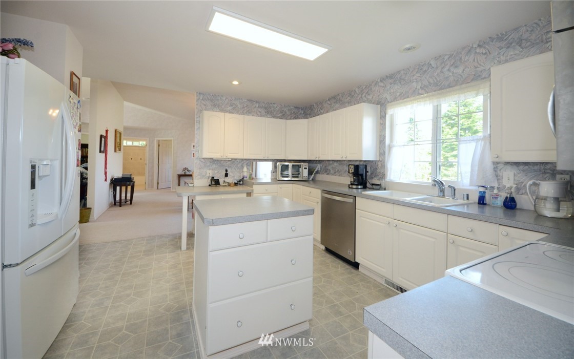 9611 185th Avenue Southwest Rochester, WA 98579 - Photo 8 of 39