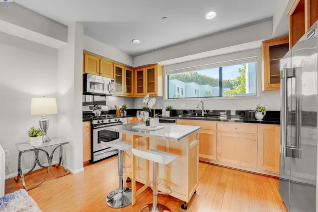 $779,000 | 1220 66th Street, Emeryville, CA 94608