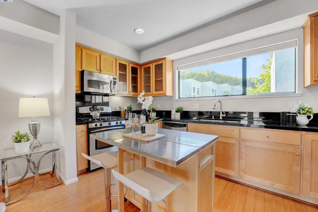 $779,000 | 1220 66th Street, Emeryville, CA 94608