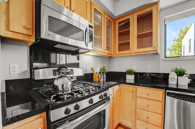 $779,000 | 1220 66th Street, Emeryville, CA 94608