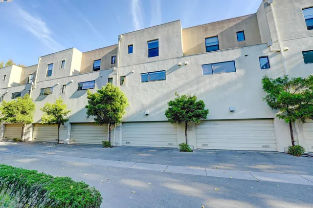 $779,000 | 1220 66th Street, Emeryville, CA 94608