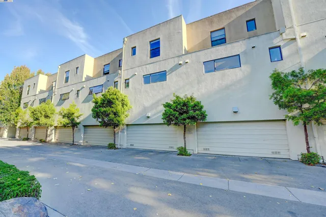 $779,000 | 1220 66th Street, Emeryville, CA 94608