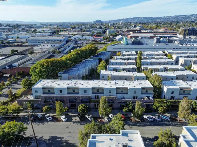 $779,000 | 1220 66th Street, Emeryville, CA 94608