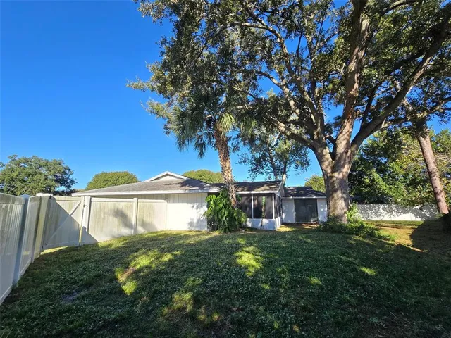 a view of a house with a yard