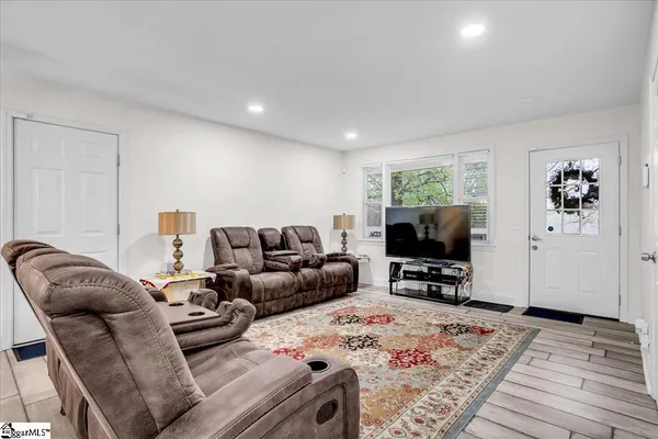 $1,900 | 113 Helen Street, Piedmont, SC 29673