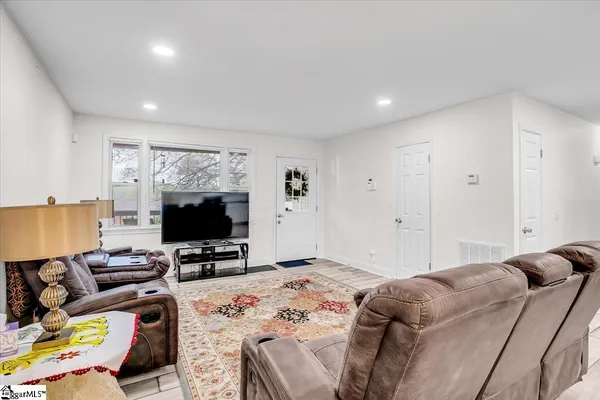 $1,900 | 113 Helen Street, Piedmont, SC 29673