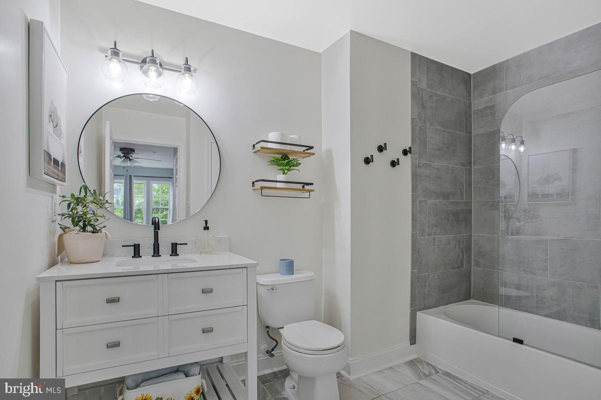 2529 Briar Ridge Lane, Unit 2529 Odenton, MD 21113 - Photo 17 of 40 Full Bathroom - Main Level / Walk In Shower