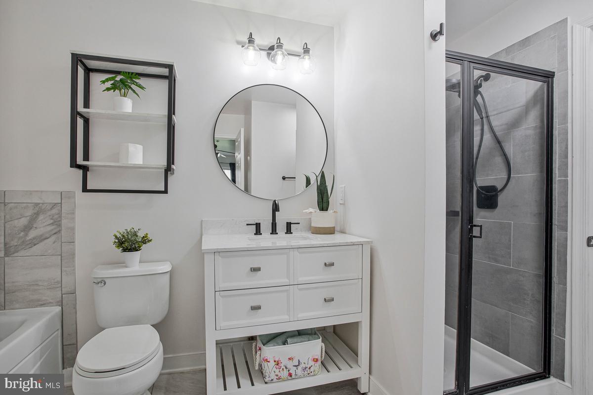 2529 Briar Ridge Lane, Unit 2529 Odenton, MD 21113 - Photo 23 of 40 Second Full Bathroom - Upper Level