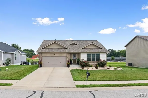 $340,000 | 304 Olyvia Drive, St. Jacob, IL 62281