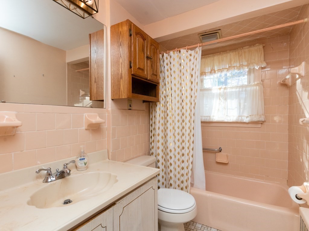 43 Squanto Road Weymouth, MA 02191 - Photo 15 of 33 Gallery Image 15