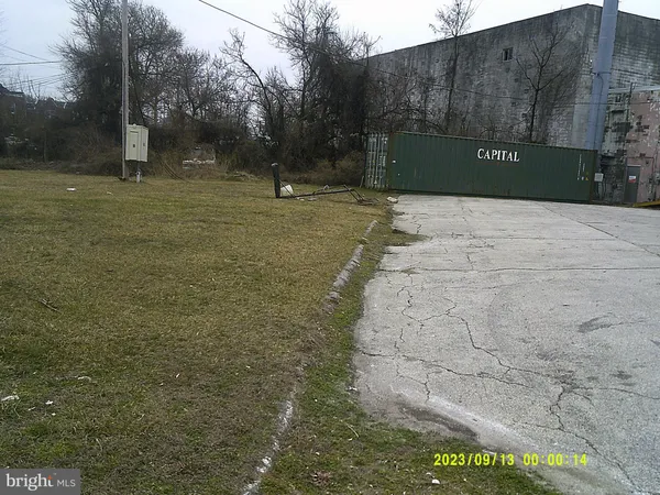 a view of backyard