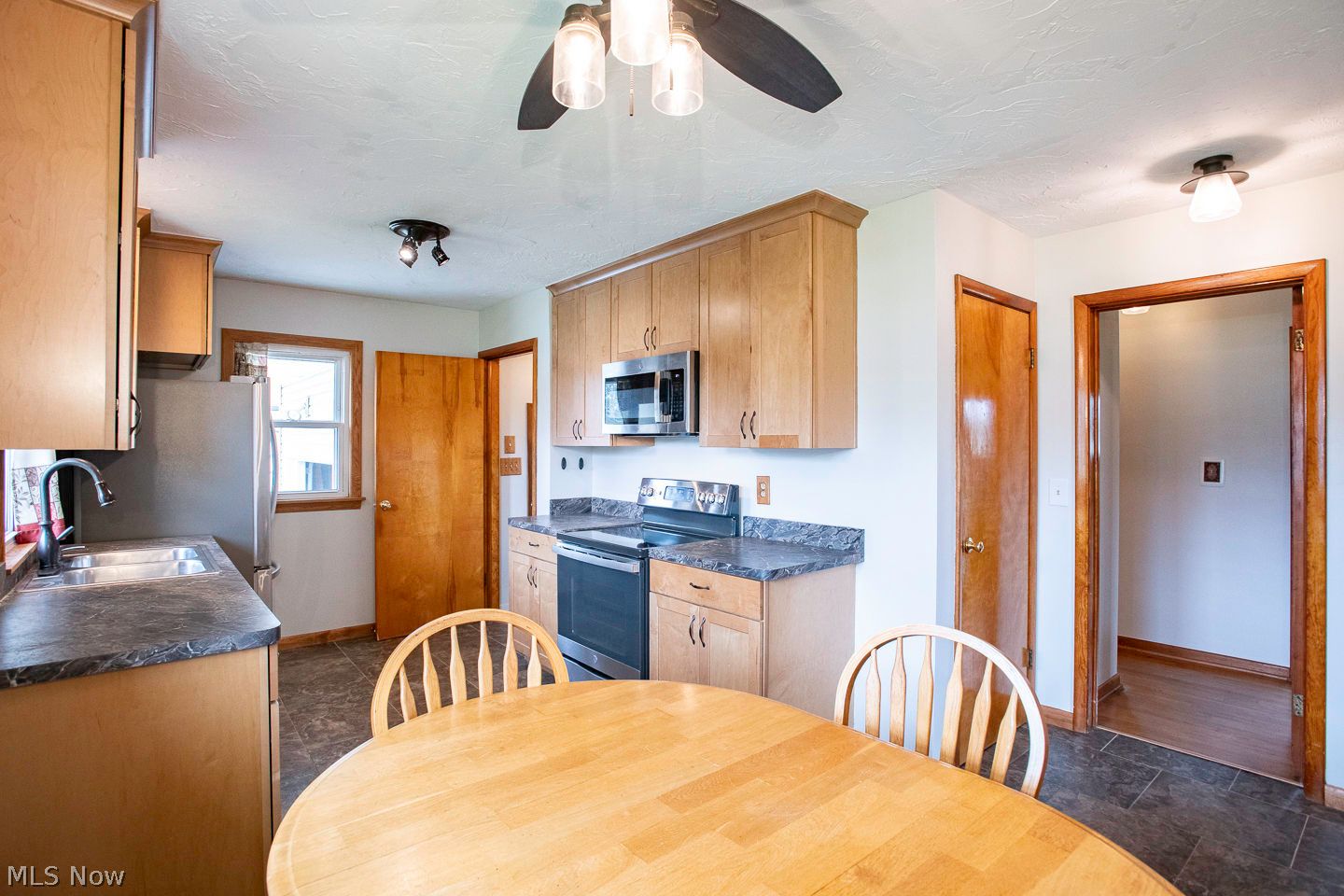 39112 Parsons Road Grafton, OH 44044 - Photo 7 of 32
