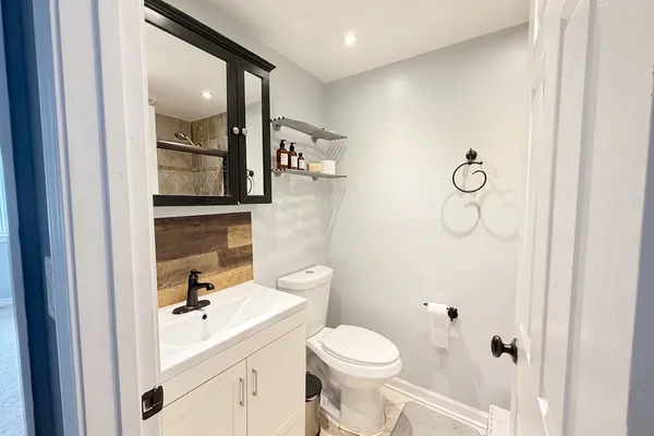 $289,999 | 5500 Lincoln Avenue, Unit 510E, Morton Grove, IL 60053