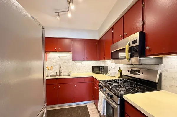 $289,999 | 5500 Lincoln Avenue, Unit 510E, Morton Grove, IL 60053