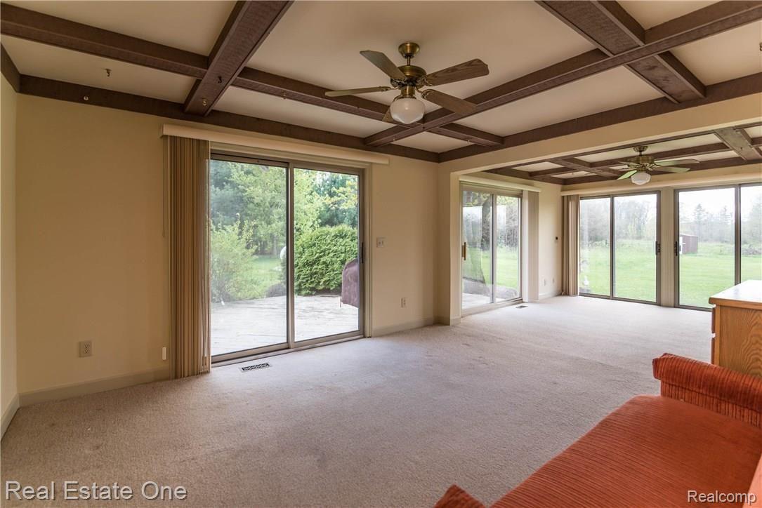 7877 North Gregory Road Fowlerville, MI 48836 - Photo 10 of 26 Natural light in family room