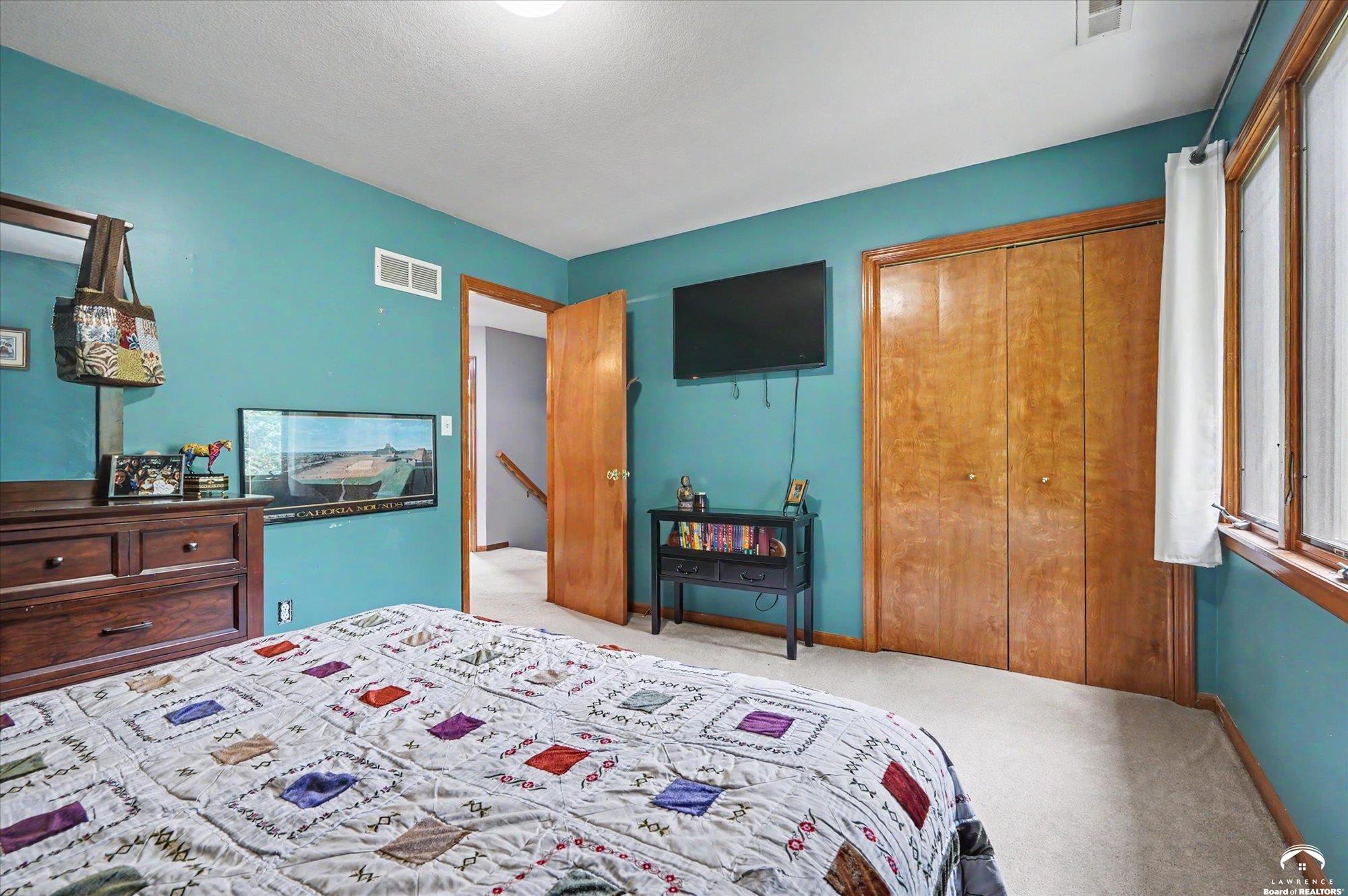 2408 Oxford Road Lawrence, KS 66049 - Photo 23 of 43