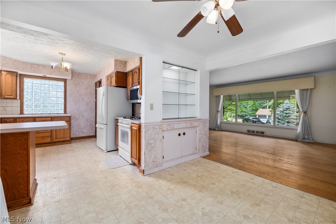 7781 Ridge Road Cleveland, OH 44129 - Photo 6 of 30 Gallery Image 6