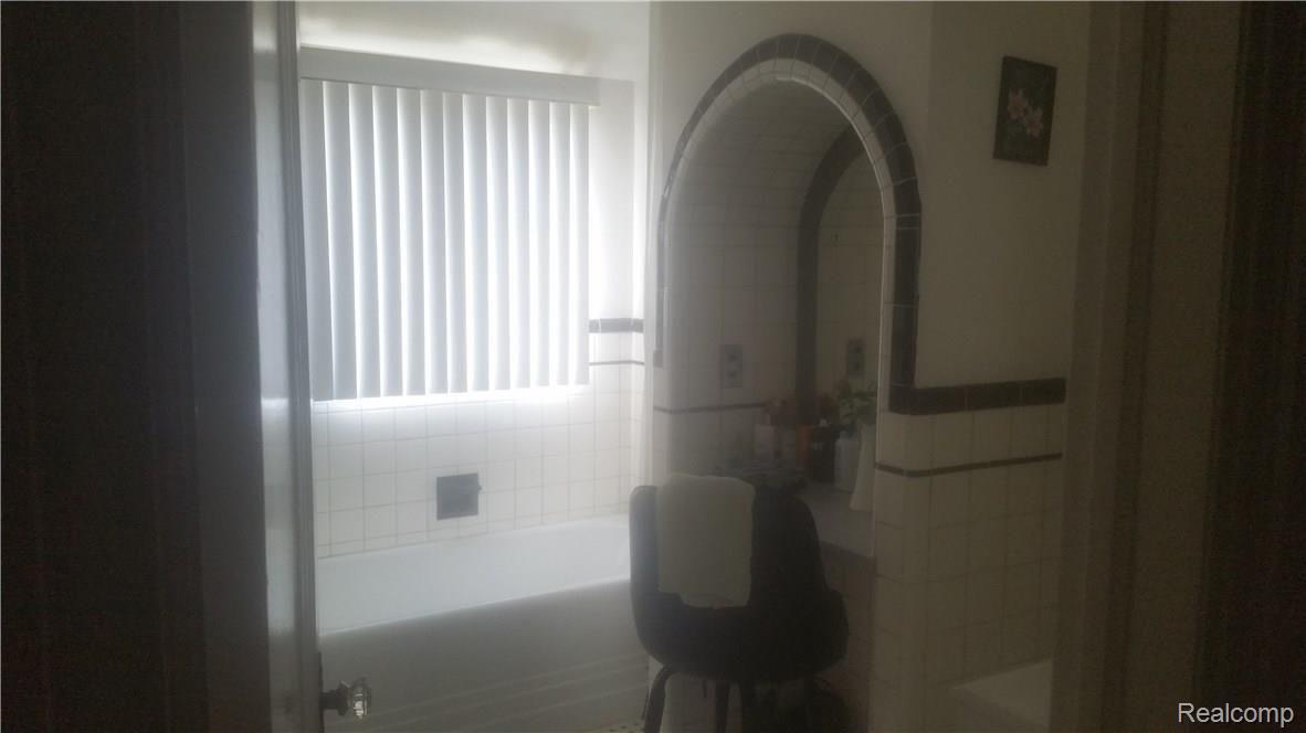 16765 Huntington Road Detroit, MI 48219 - Photo 8 of 14 20160412_135856.jpg