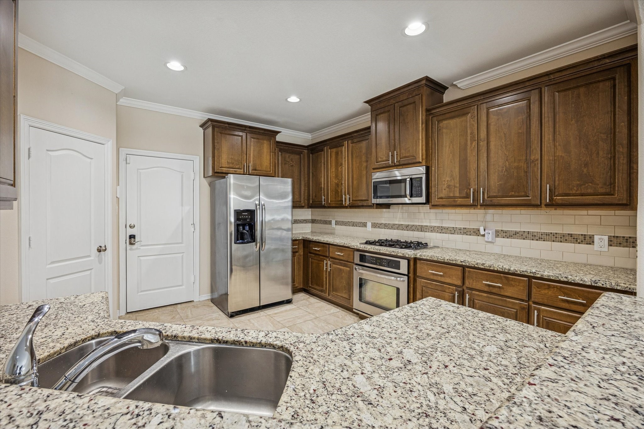 1113 Peden Street, Unit B Houston, TX 77006 - Photo 5 of 19 a kitchen with granite countertop a sink stove and refrigerator