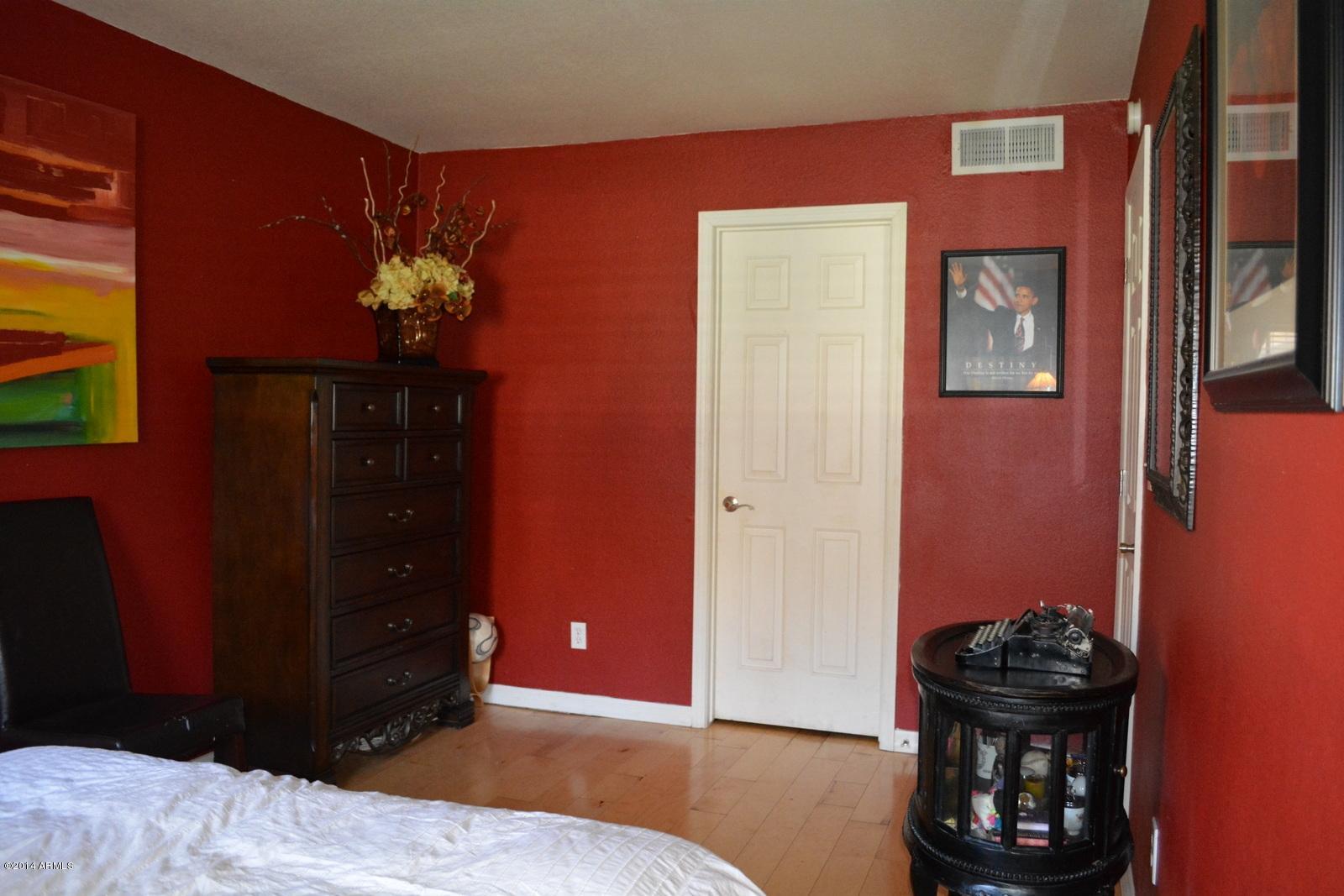 5401 East Thomas Road, Unit 1032 Phoenix, AZ 85018 - Photo 16 of 34 a bedroom with a bed and a dresser