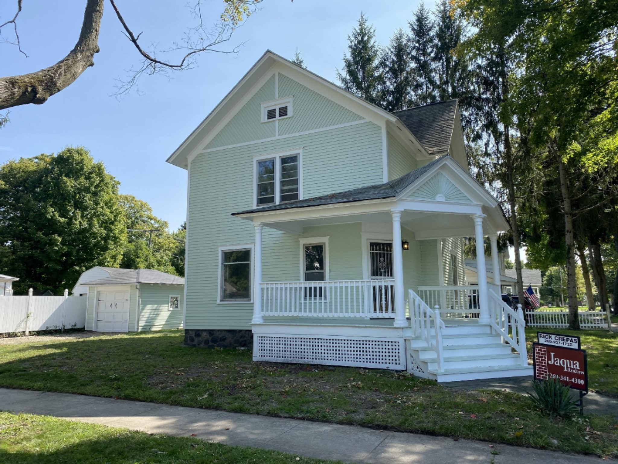 623 West Street Three Rivers, MI 49093 - Photo 2 of 18 IMG_1408