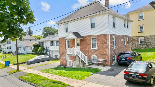 a view of a car park in front of house