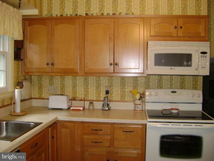 1011 Breezewick Road Towson, MD 21286 - Photo 11 of 18 Kitchen