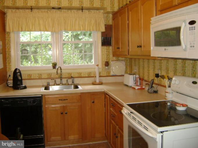 1011 Breezewick Road Towson, MD 21286 - Photo 13 of 18 Kitchen #3