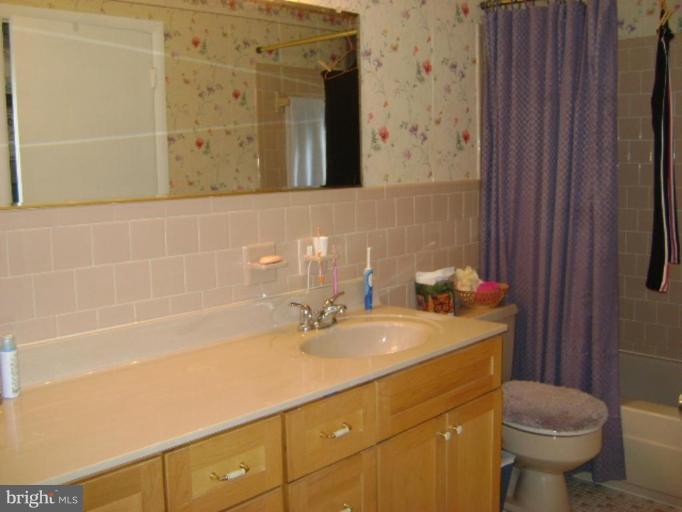 1011 Breezewick Road Towson, MD 21286 - Photo 15 of 18 Bath #1