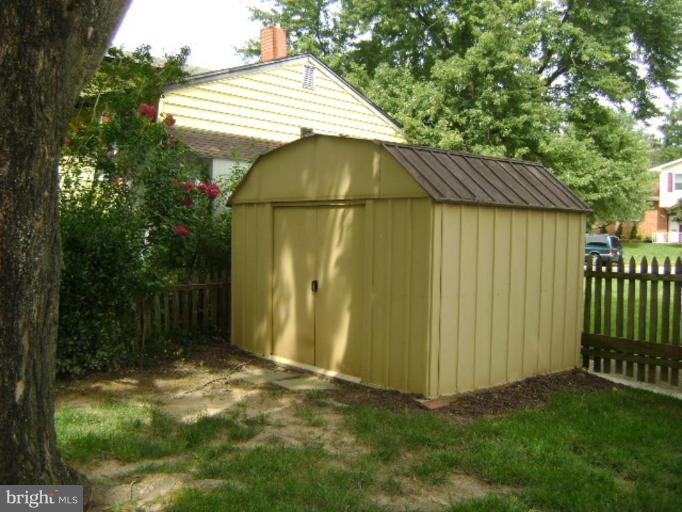 1011 Breezewick Road Towson, MD 21286 - Photo 4 of 18 Shed