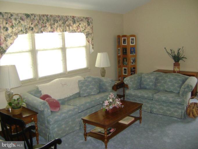 1011 Breezewick Road Towson, MD 21286 - Photo 7 of 18 Living Room