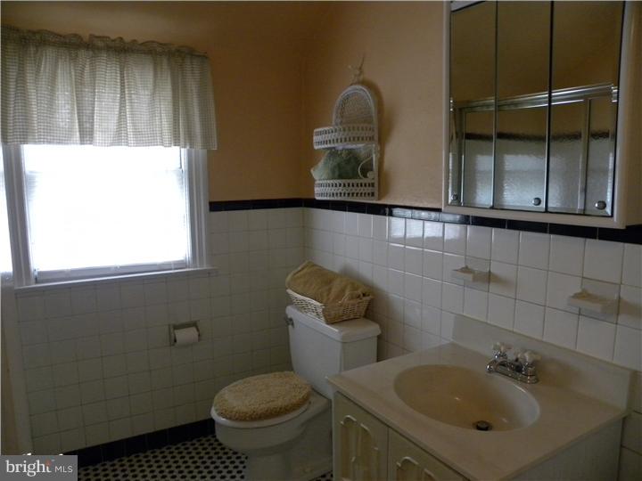 48 Locust Avenue Springfield, PA 19064 - Photo 13 of 21 Bathroom