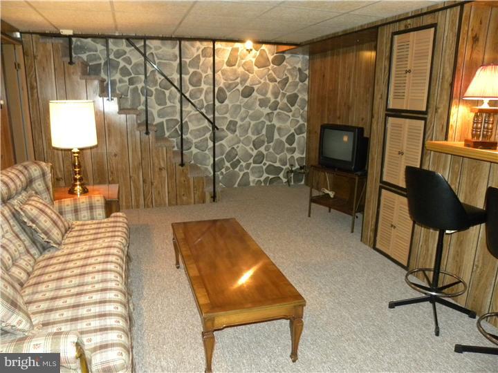 48 Locust Avenue Springfield, PA 19064 - Photo 14 of 21 Family Room