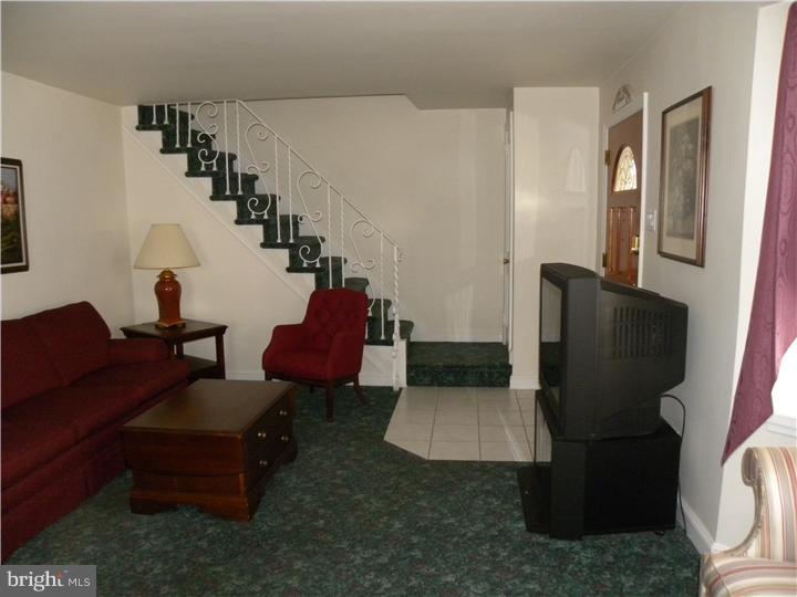 48 Locust Avenue Springfield, PA 19064 - Photo 3 of 21 Living Room
