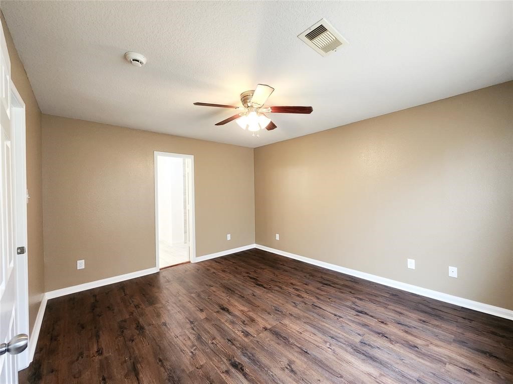 927 Paradise Road Baytown, TX 77521 - Photo 9 of 14