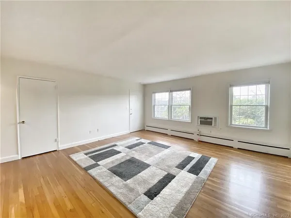 $2,395 | 196 Park Street, Unit 8, New Canaan, CT 06840