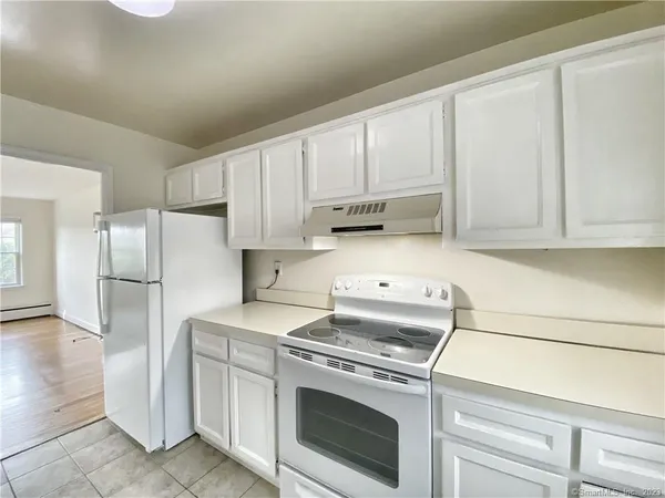 $2,395 | 196 Park Street, Unit 8, New Canaan, CT 06840