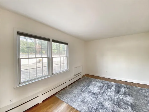 $2,395 | 196 Park Street, Unit 8, New Canaan, CT 06840