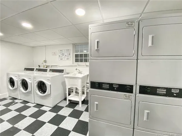 $2,395 | 196 Park Street, Unit 8, New Canaan, CT 06840