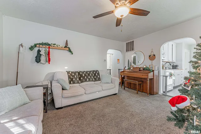 $79,900 | 530 Grand Avenue, Lincoln, IL 62656