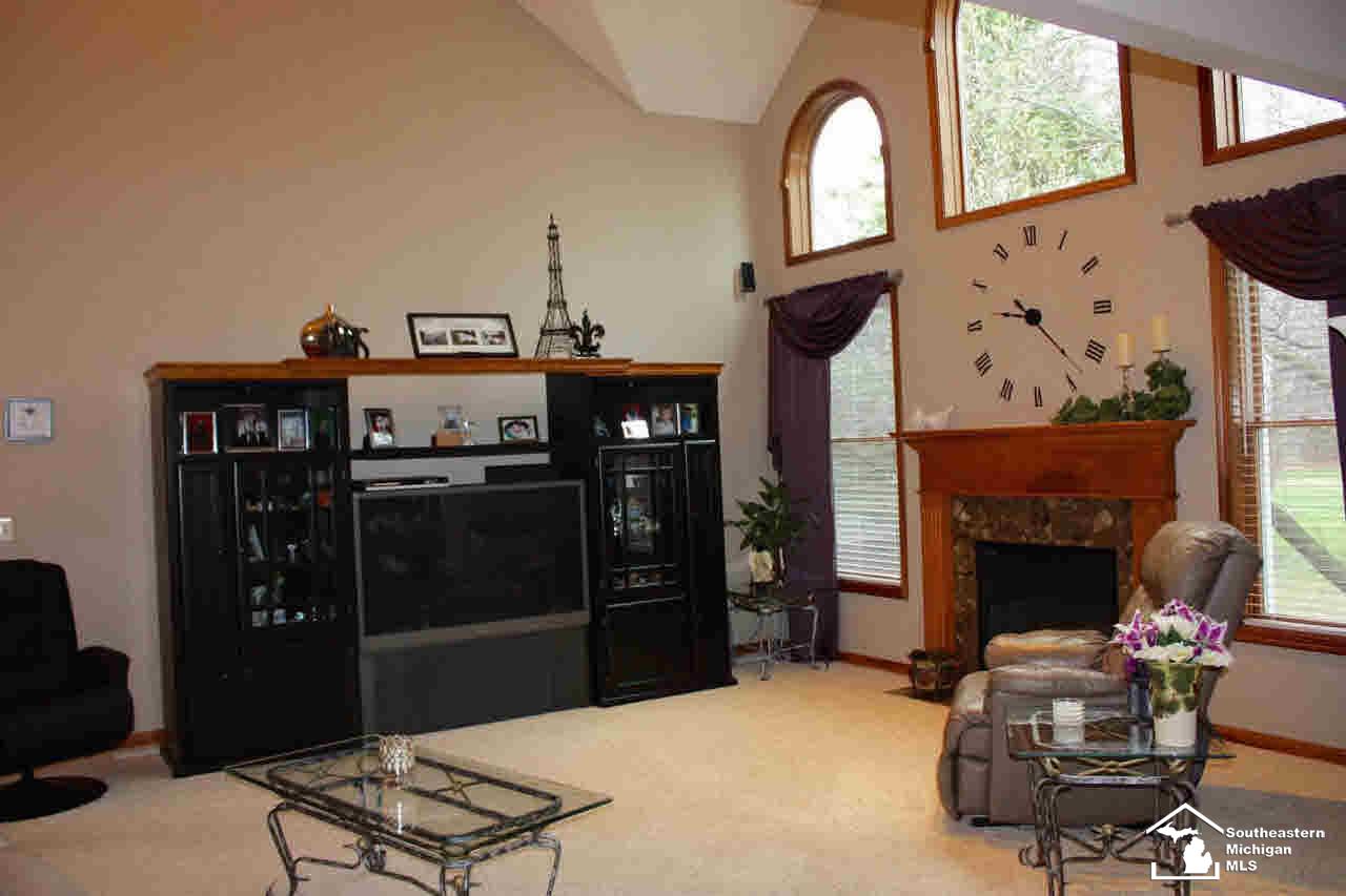 4125 Clegg Road Lambertville, MI 48144 - Photo 15 of 30 Living room