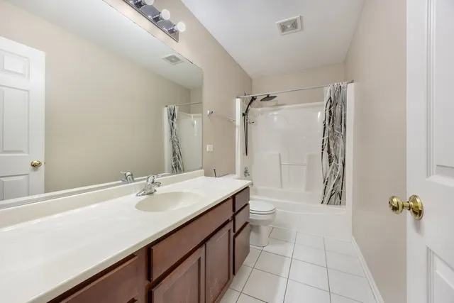 $3,400 | 2566 Rourke Drive, Aurora, IL 60503