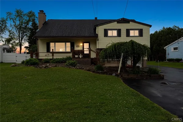 $334,900 | 9 Foxberry Lane, Clay, NY 13090