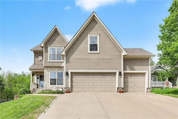 $425,000 | 1606 Curtis Drive, Greenwood, MO 64034
