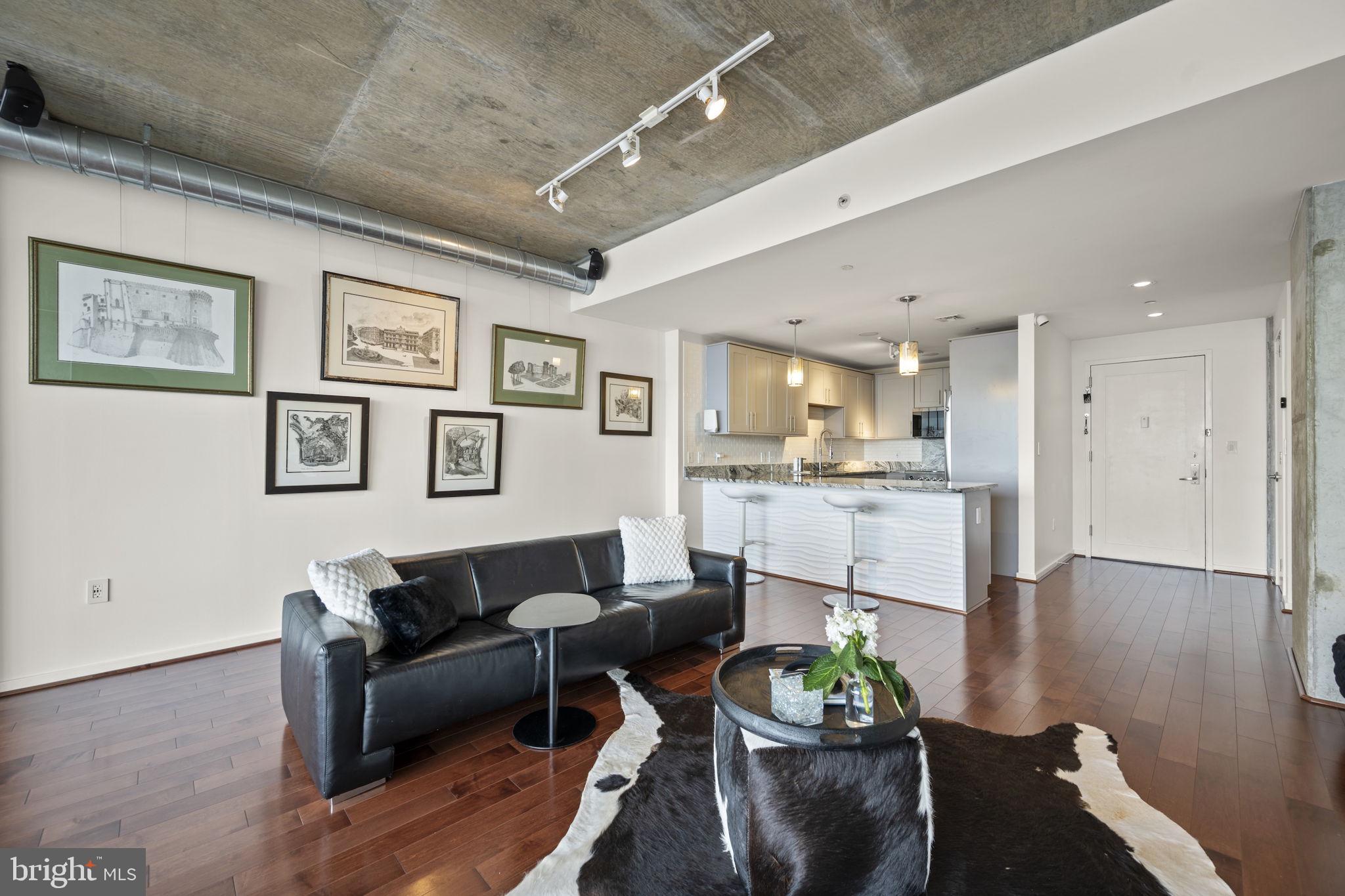 1200 Steuart Street, Unit 312 Baltimore, MD 21230 - Photo 13 of 70 Living Room